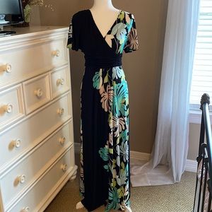 Sooo lovely! Tropical print dress